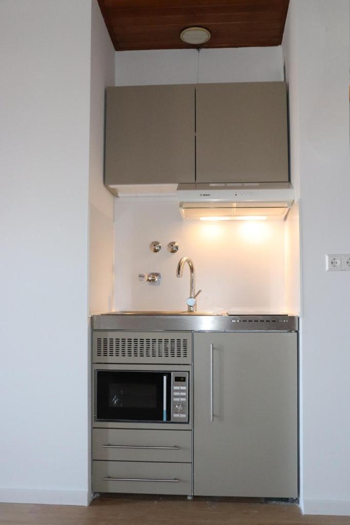 Cozy 1 room apartment close to University 8