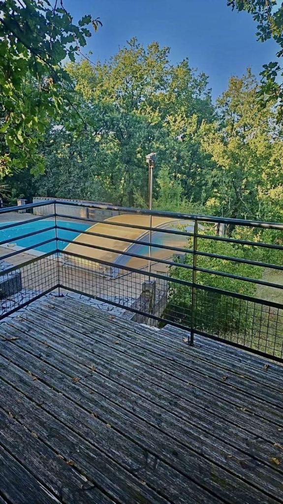 un skateboard avec rampe en arrière-plan dans l'établissement Gîte Les Durands, à Cahors 3 autres photos