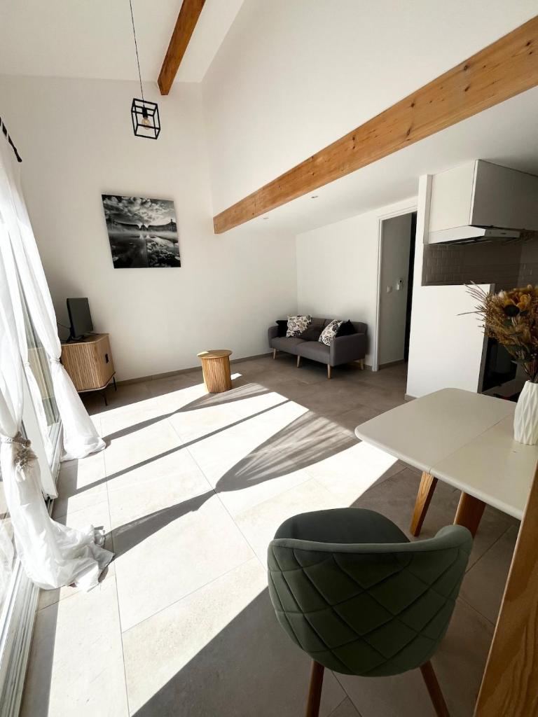 MAISON T3 avec extérieur 5 couchages, 3 lits, 2 chambres, BORDEAUX à 10min, TRAM E à 200m, Parc jeux enfants 3