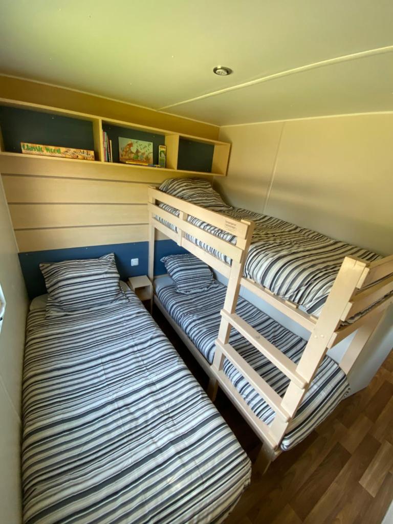 - 2 lits superposés dans une petite chambre dans l'établissement Mobile home proche de Europa Park, à Boofzheim 11 autres photos