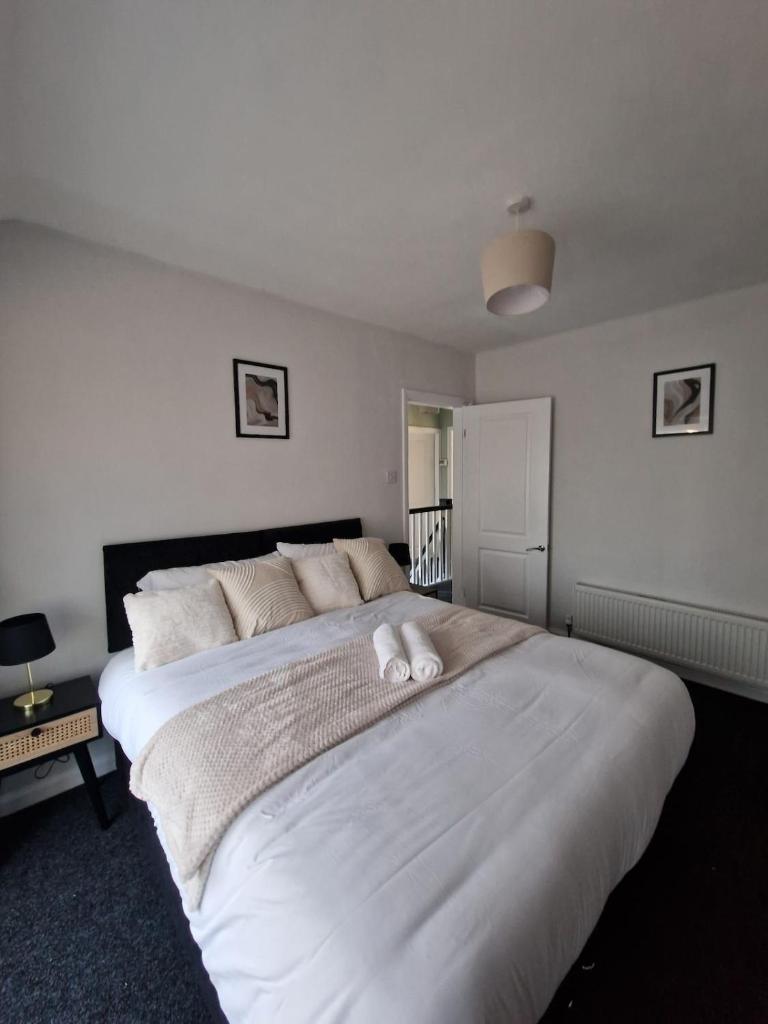 Cosy 3 Bed House Excellent Location NEC BHX HS2 Hot Tub Lazy Spa 7