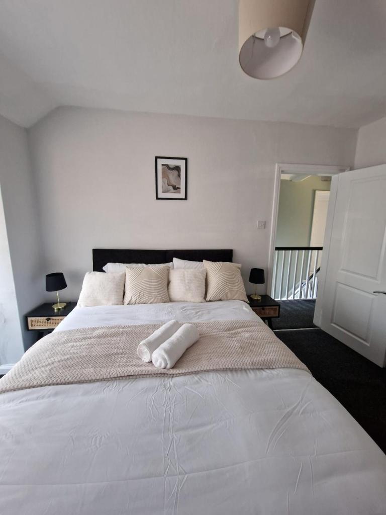 Cosy 3 Bed House Excellent Location NEC BHX HS2 Hot Tub Lazy Spa 2