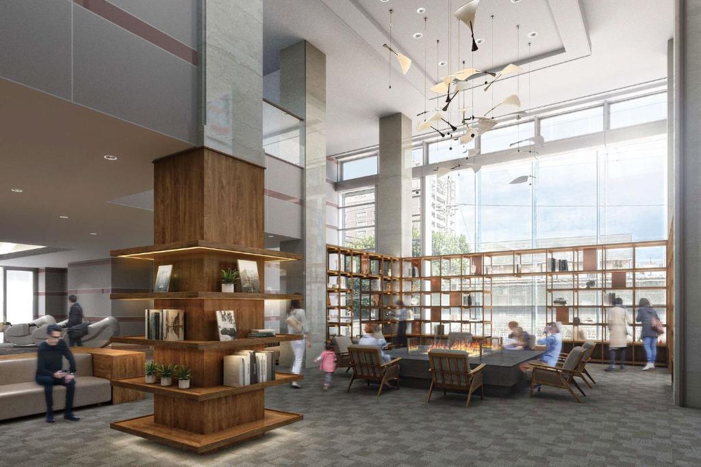 Une bibliothèque avec des personnes assises à une table dans l'établissement Ooedo Onsen Monogatari Premium Ito Hotel New Okabe, à Itō