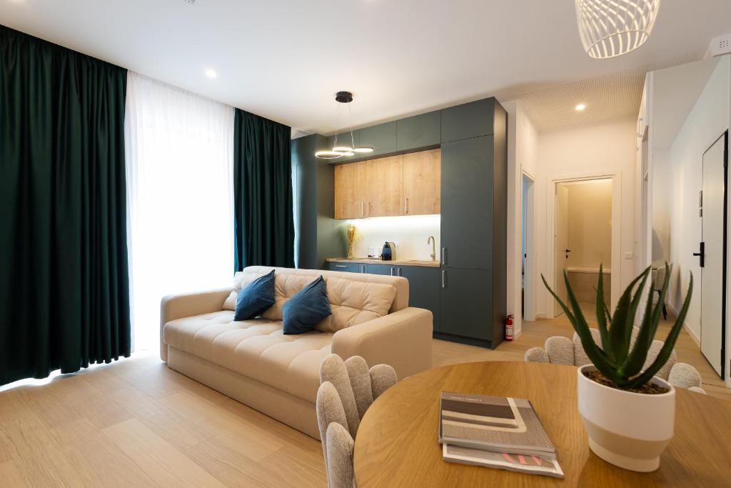 Central Suites 6