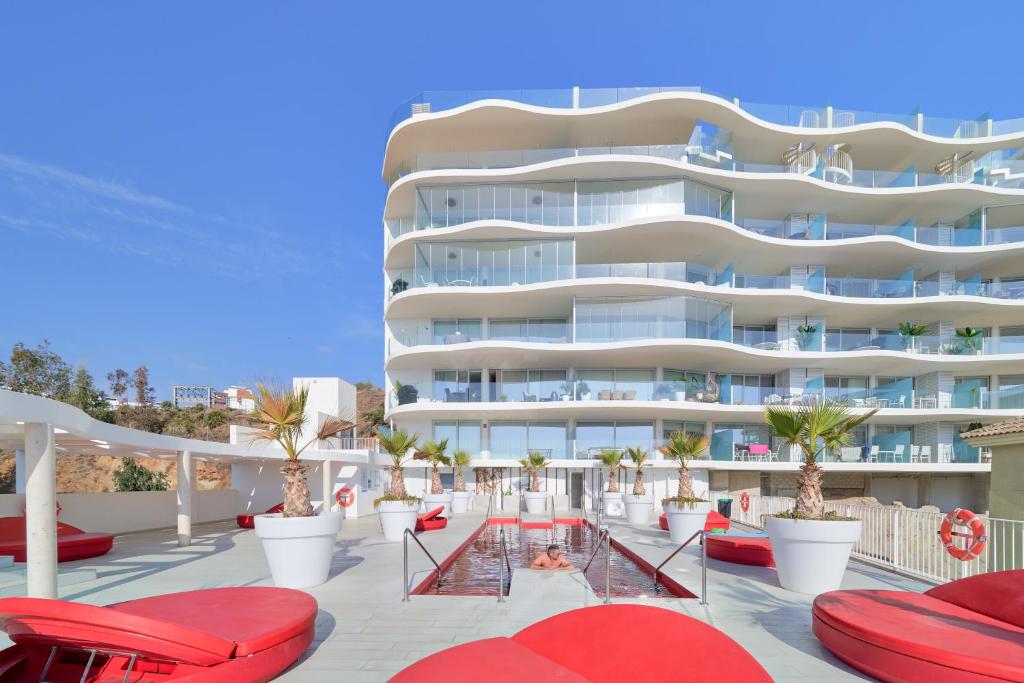 Beachfront paradise with spectacular sea view 6