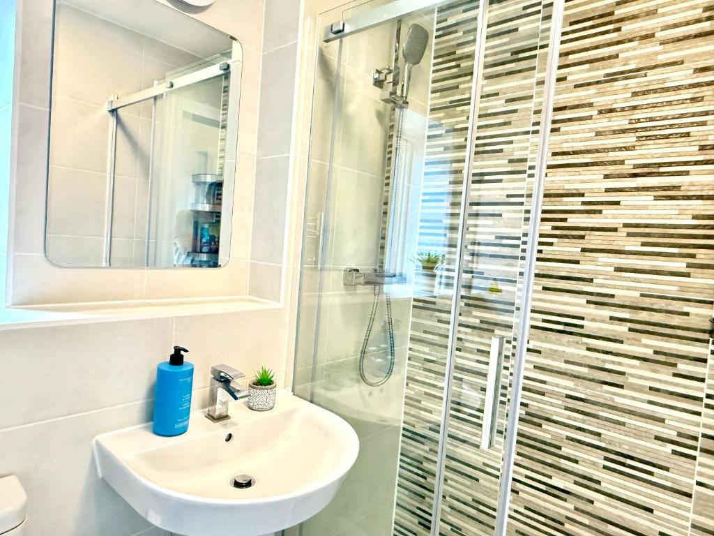 Walnut Flats-F5, Stylish 1-Bedroom - Parking, Netflix, WIFI - Close to Oxford, Bicester & Blenheim Palace 3