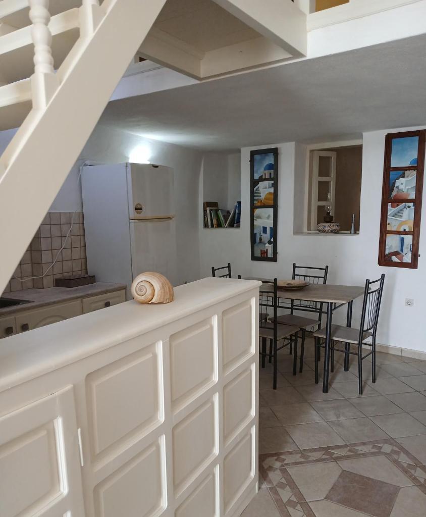 Cave Traditional House on the cliff with shared pool & Buffet Breakfast 2