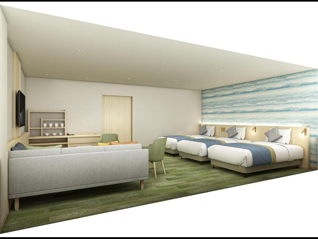 - une chambre avec 2 lits et un bureau dans l'établissement KAMENOI HOTEL Yaizu, à Yaizu