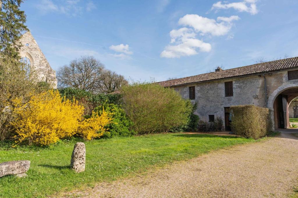 Gîte du Pin - Abbaye Béruges 3