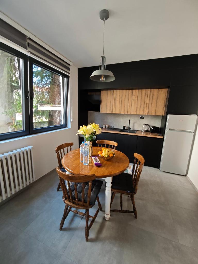 Central Apartment with Garden 4