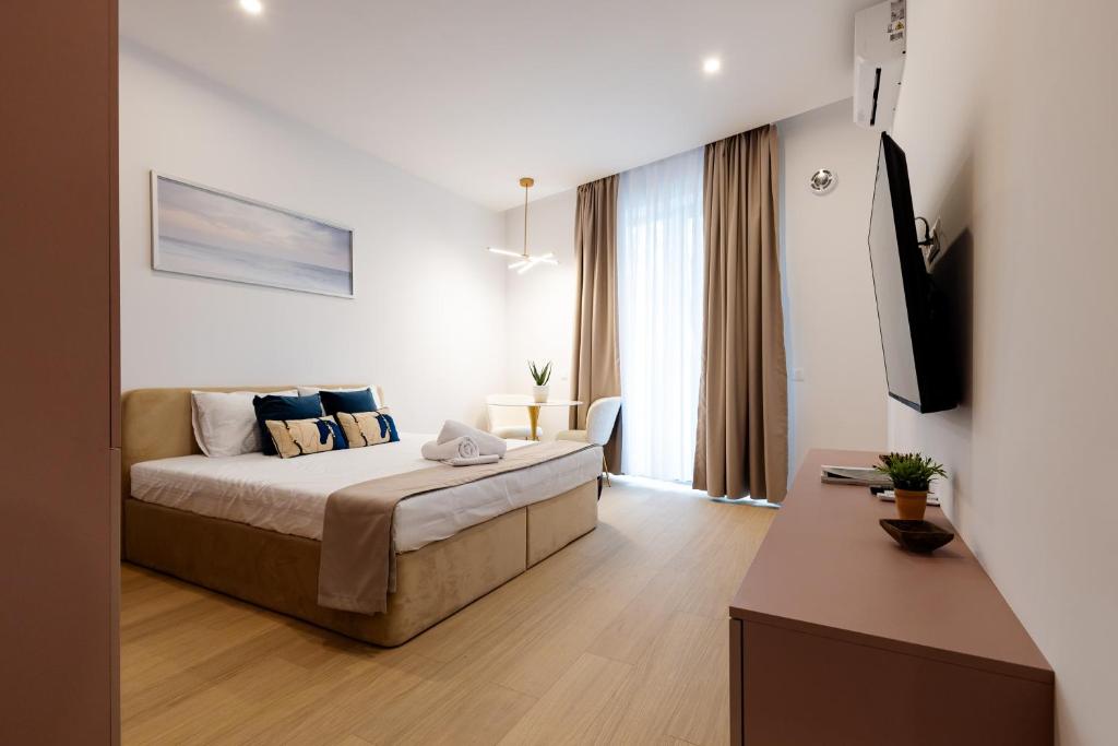 Central Suites 7