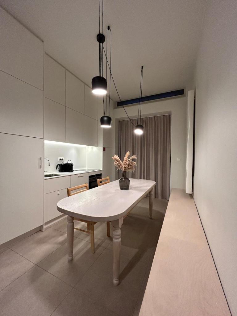 Studio Tzawel - free street parking available 4
