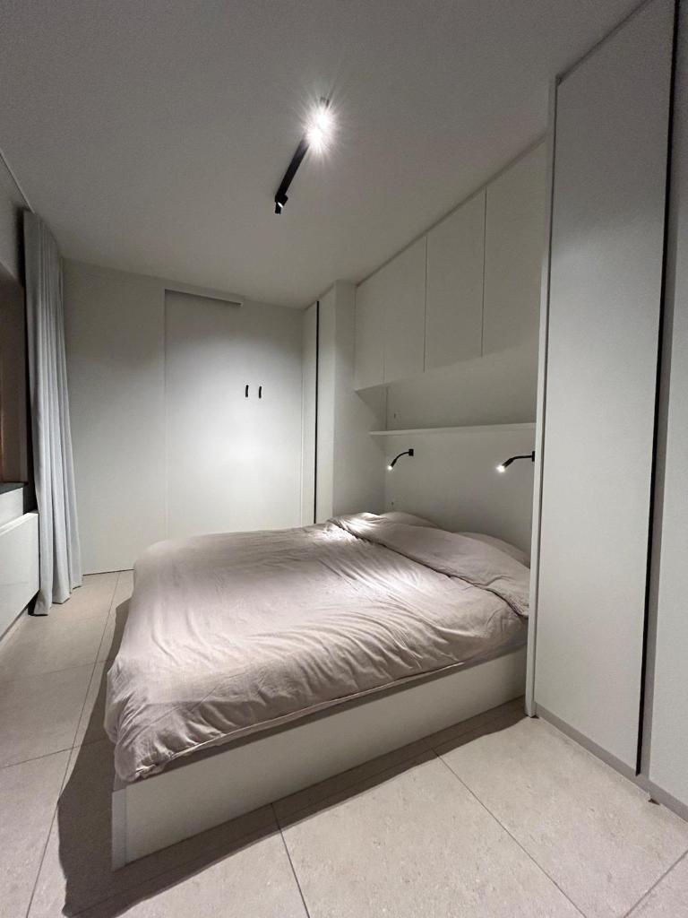 Studio Tzawel - free street parking available 2