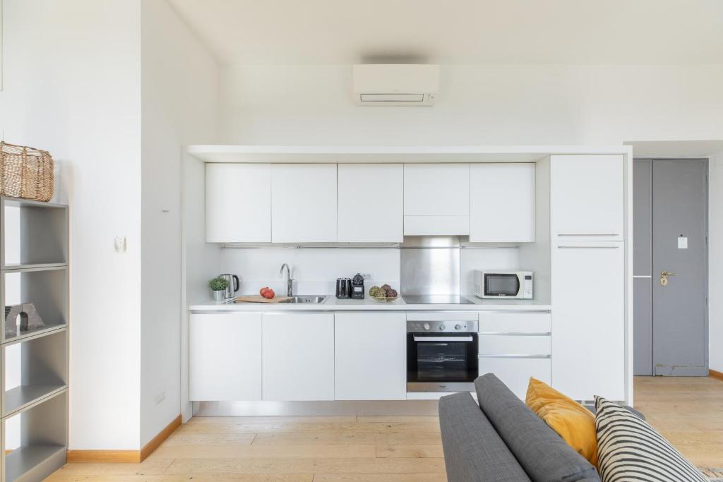 iFlat Bright & Modern Living with Panoramic View 4