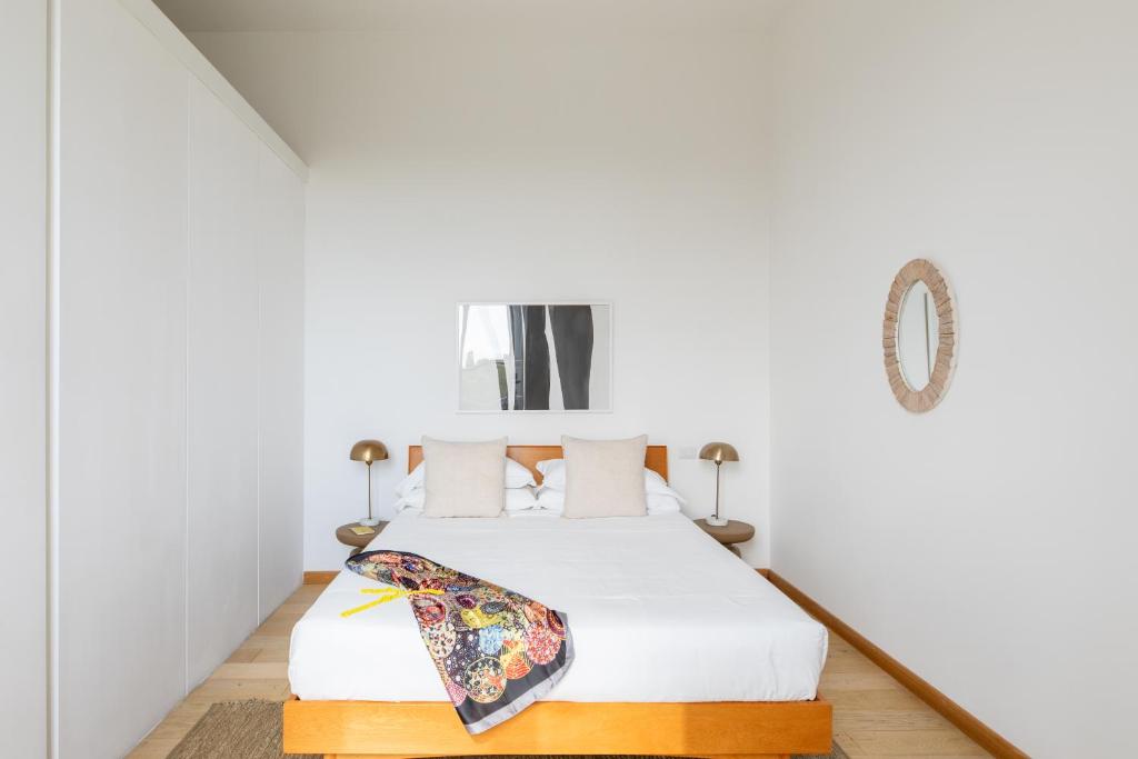 iFlat Bright & Modern Living with Panoramic View 2