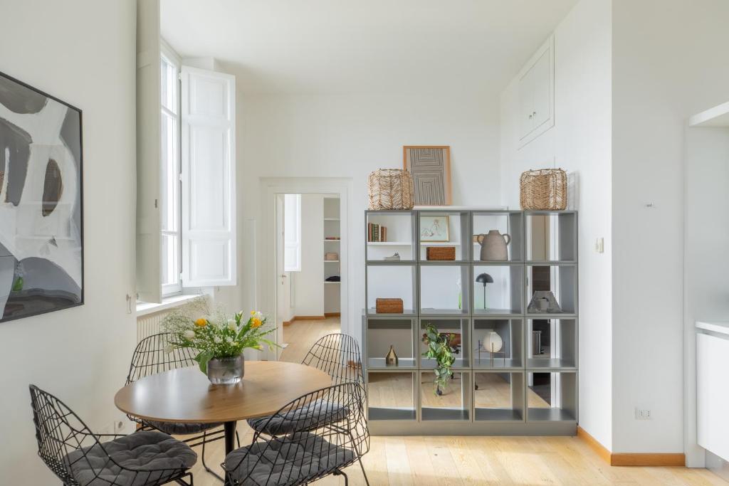 iFlat Bright & Modern Living with Panoramic View 5