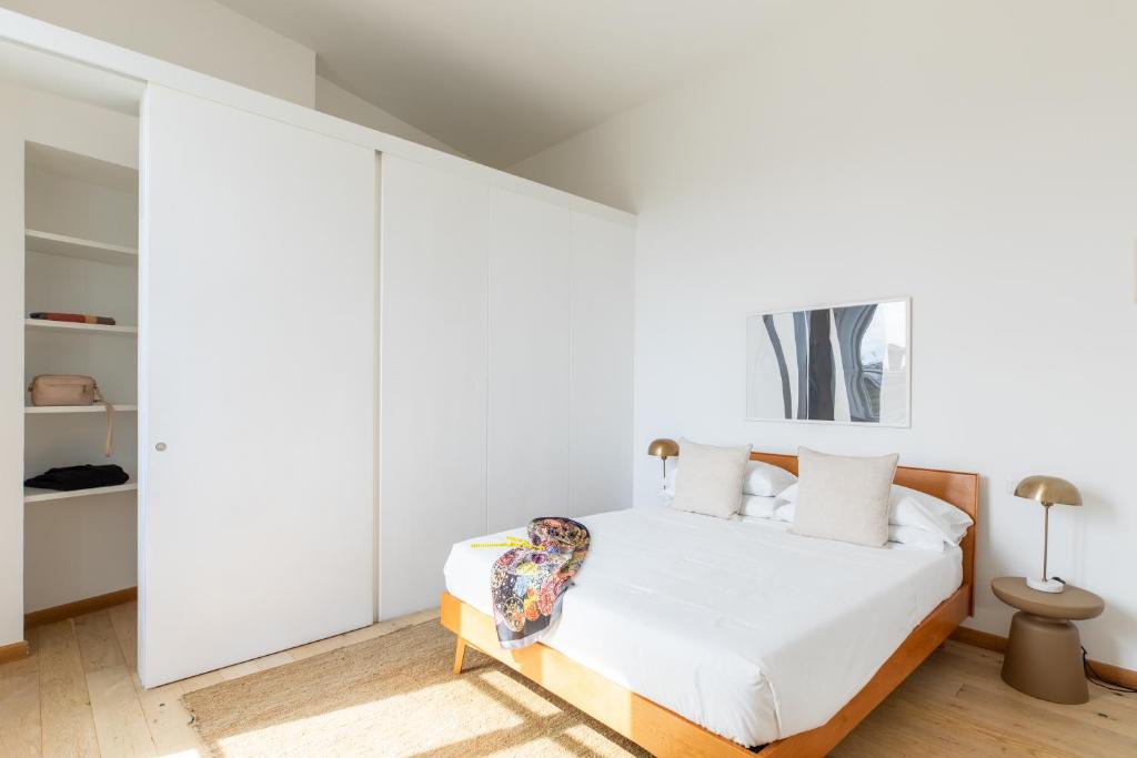 iFlat Bright & Modern Living with Panoramic View 6