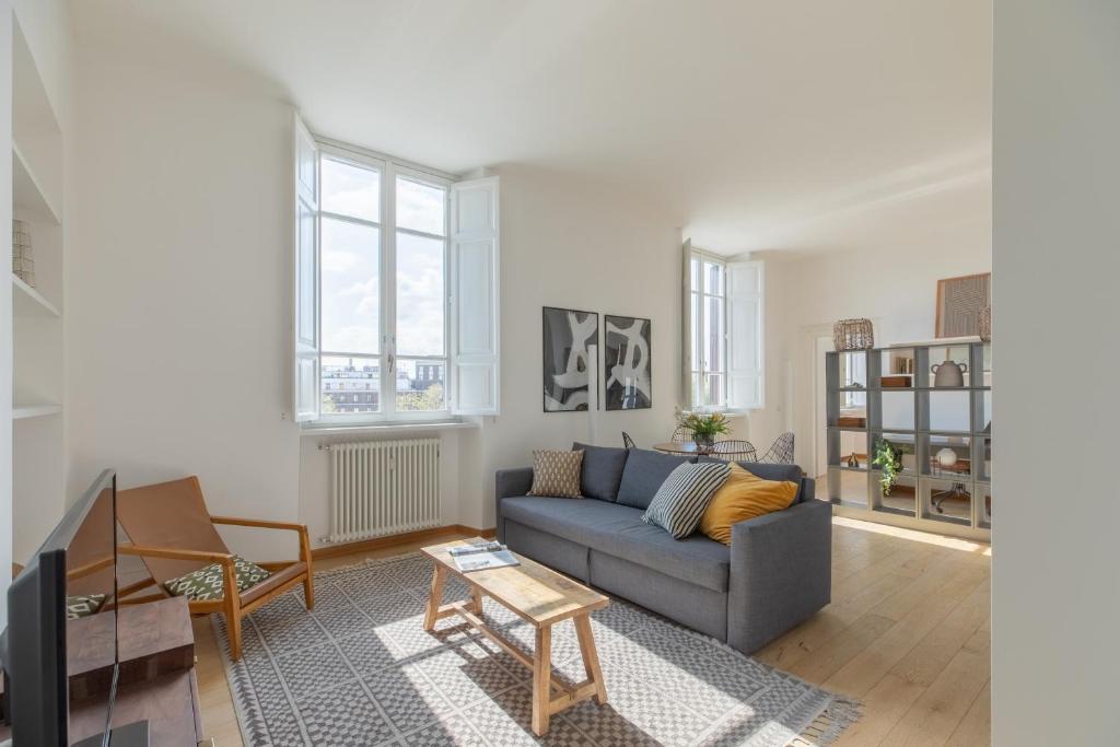 iFlat Bright & Modern Living with Panoramic View 3