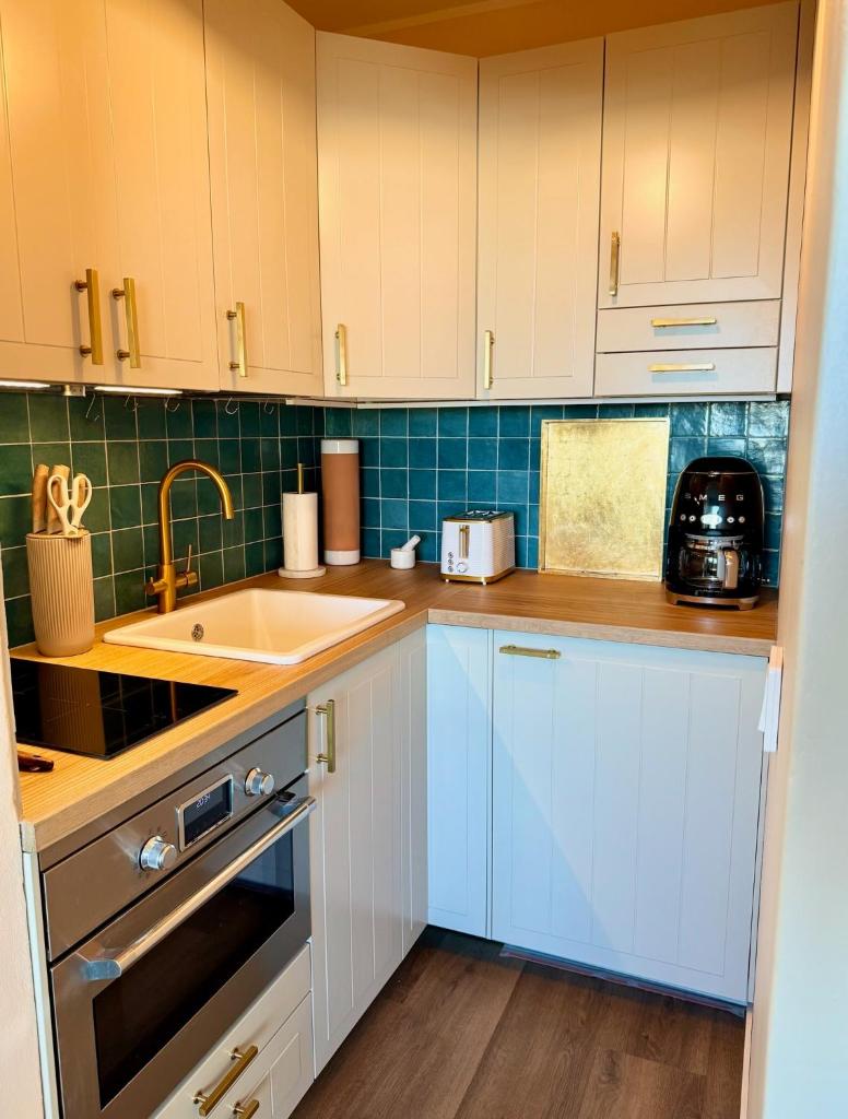 Top Floor Getaway in Central Helsinki - Church & Sea View 8