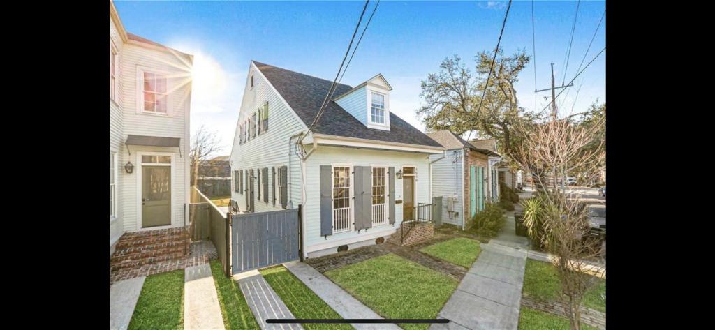 Charming Creole Cottage 2 Blocks Across Rampart St from French Quarter 1