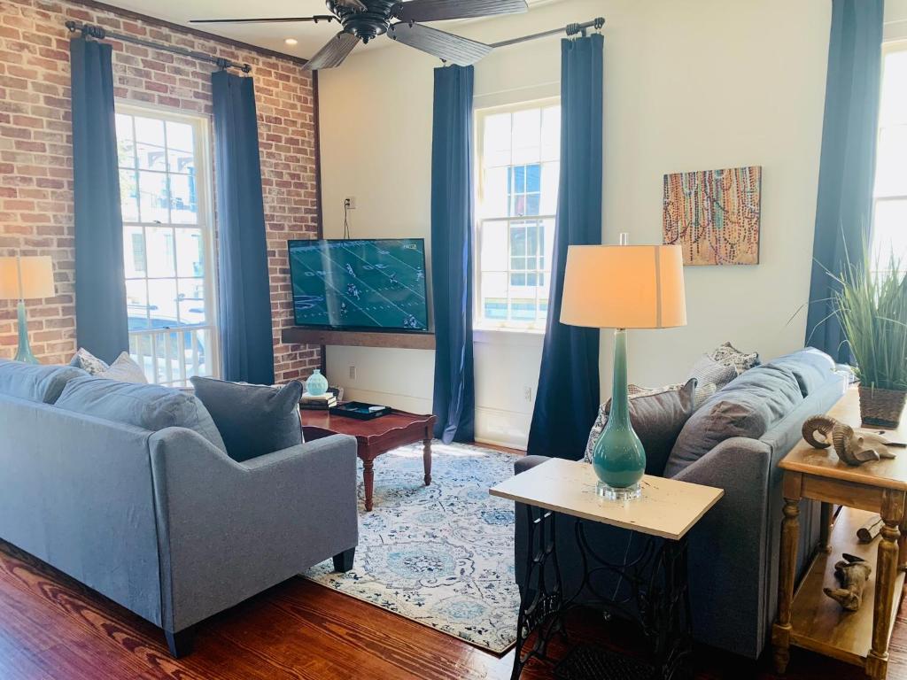 Charming Creole Cottage 2 Blocks Across Rampart St from French Quarter 4
