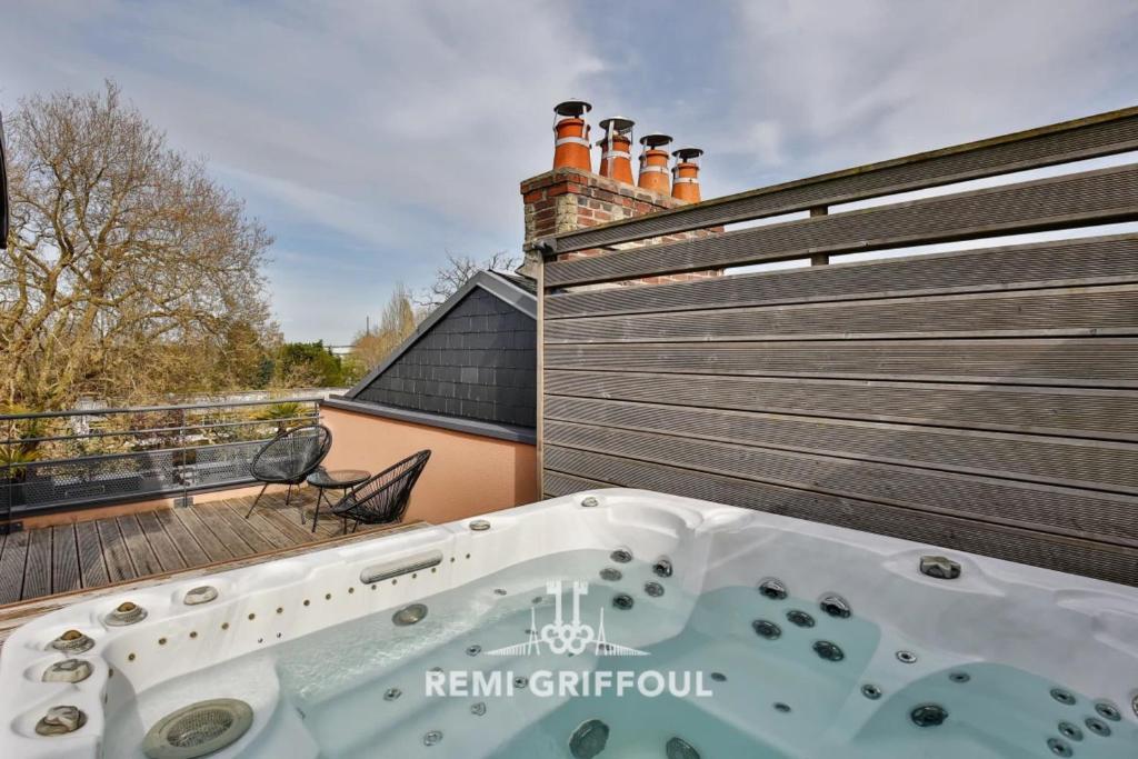 The Cosmopolitan Architect Design Home with Rooftop Jacuzzi 8 Guests 2