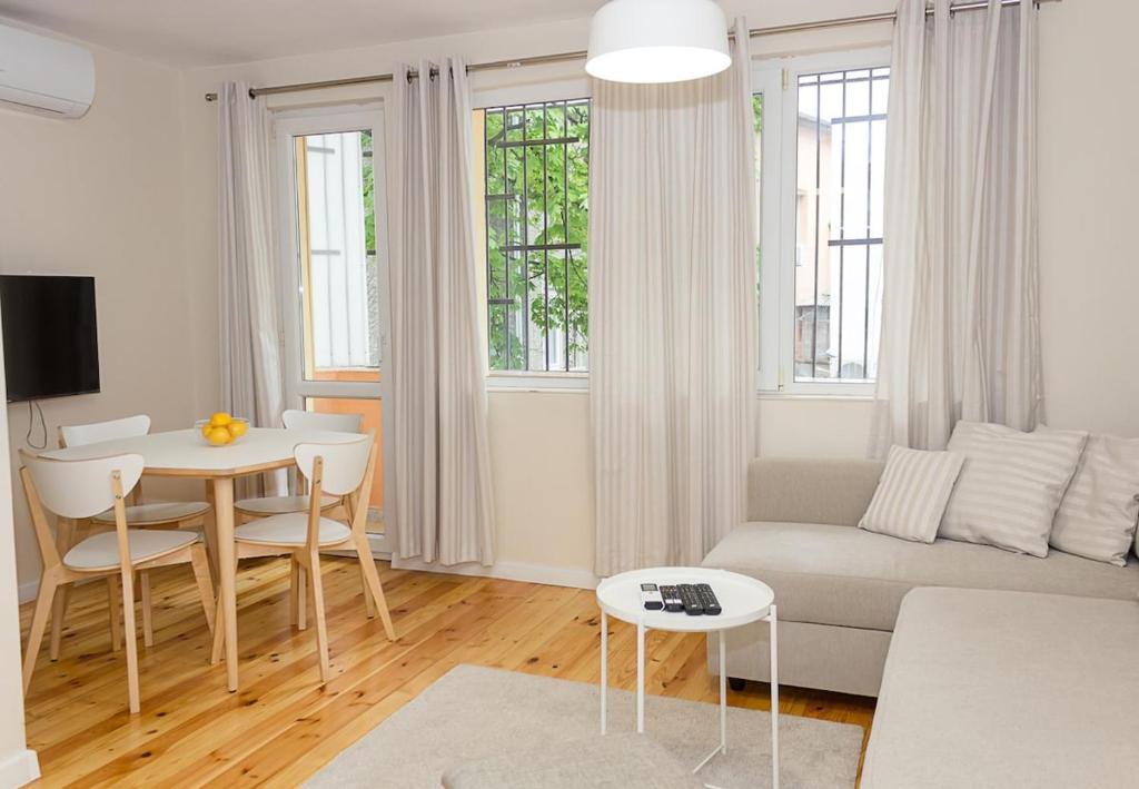 Cozy & Functional by the Opera 1