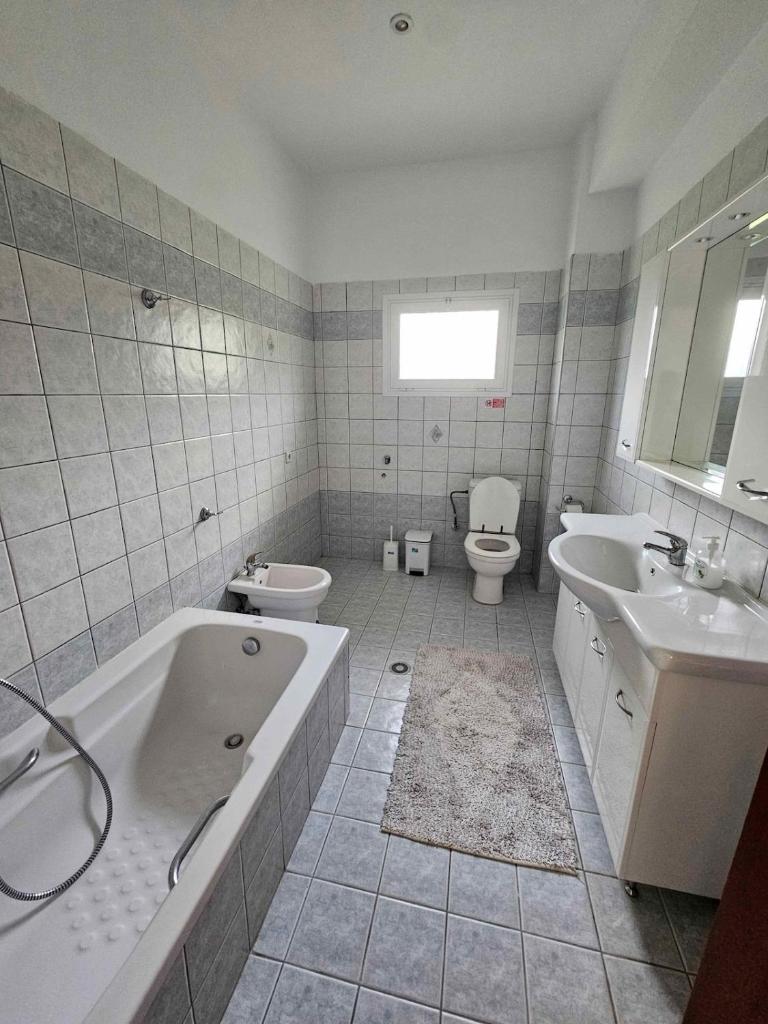 Paikos Townhouse, Hot Springs 3