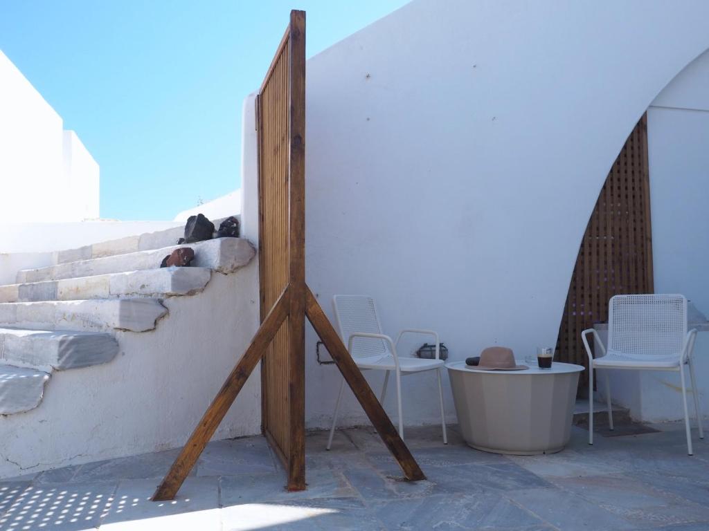 The Palm Rock, Finikia Santorini 6