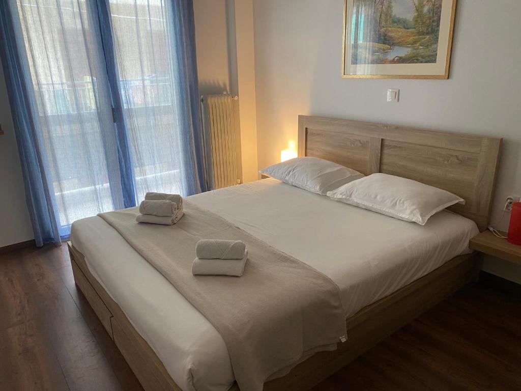 Cozy & Connected, Walk to Culture, Metro in Minutes 2