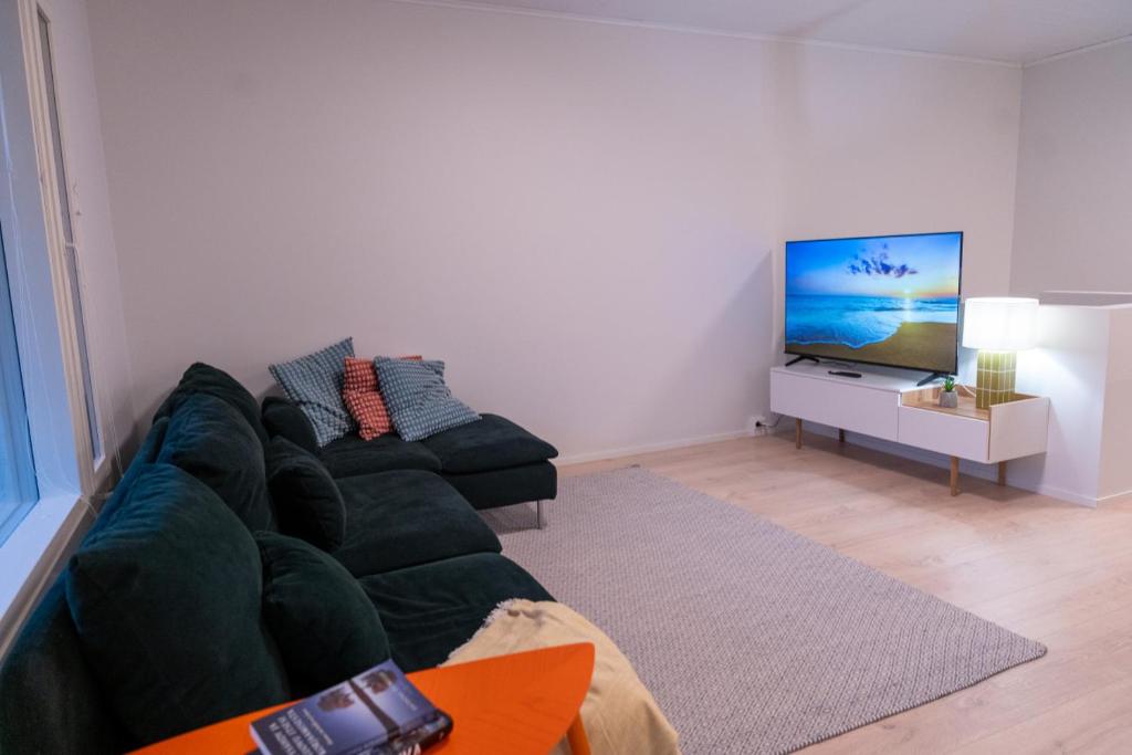 Large renovated townhouse with sauna and patio 5