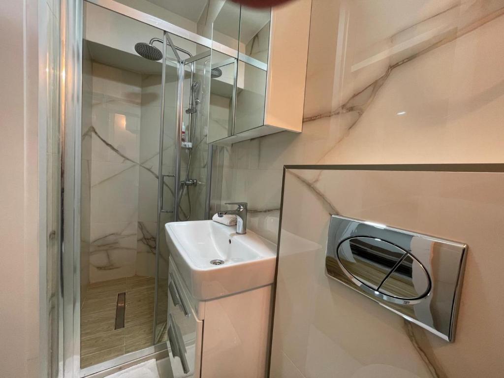 City Central Apartment - Everything Nearby 3