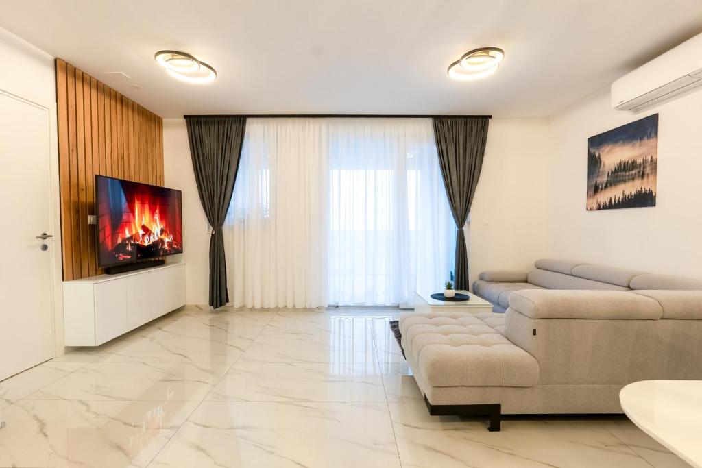 Modern Cityscape 2-Bedroom Terrace apartment 1