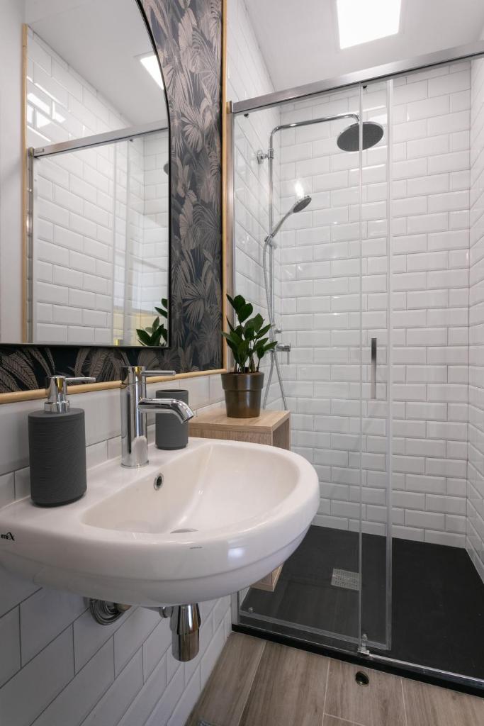 Charming Stay in the 3 Cities 8