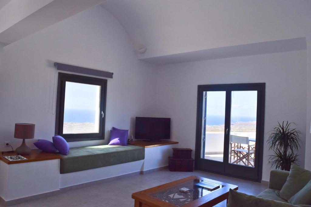 White Ibex - Romantic Vineyard Hideaway with Sea & Sunset Views 2