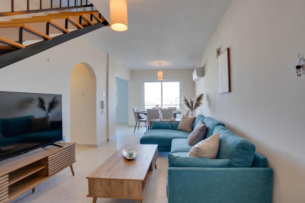 Charming 3-Bed Duplex with Stunning Sea View 5