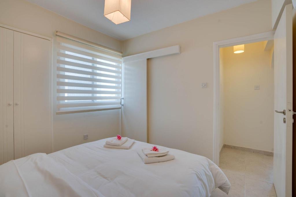 Charming 3-Bed Duplex with Stunning Sea View 8