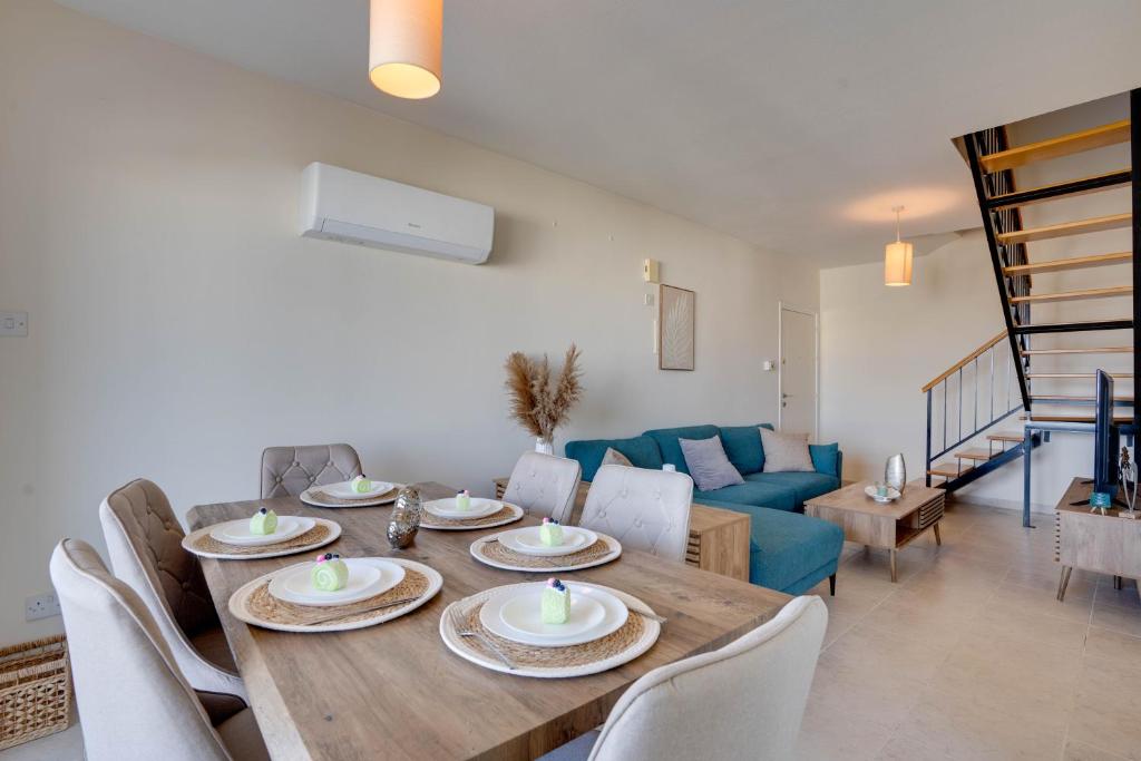Charming 3-Bed Duplex with Stunning Sea View 4