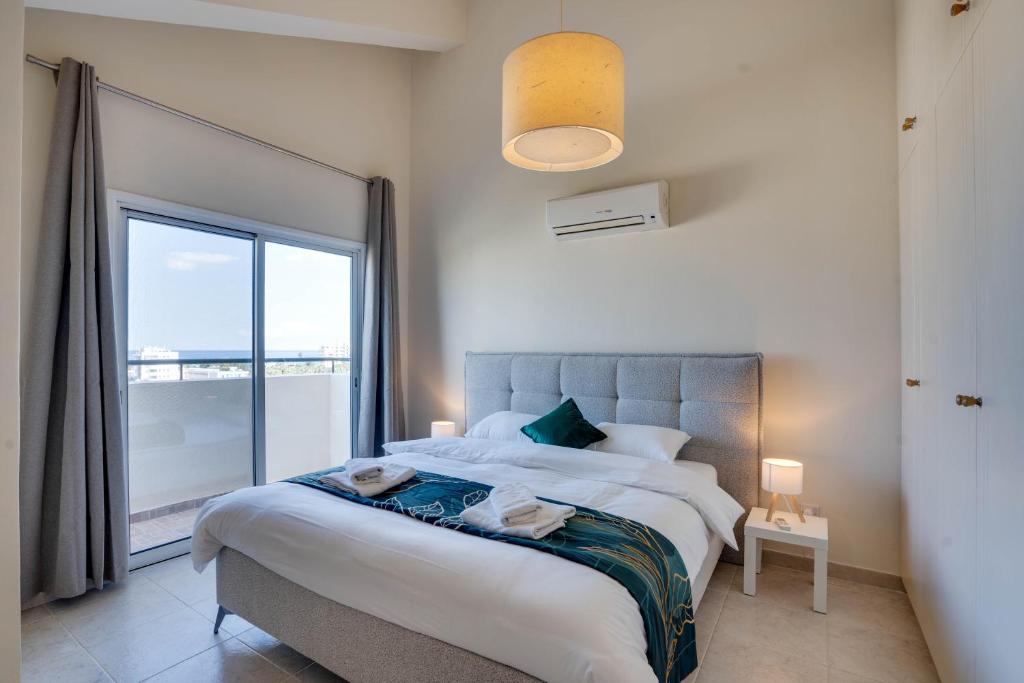 Charming 3-Bed Duplex with Stunning Sea View 7