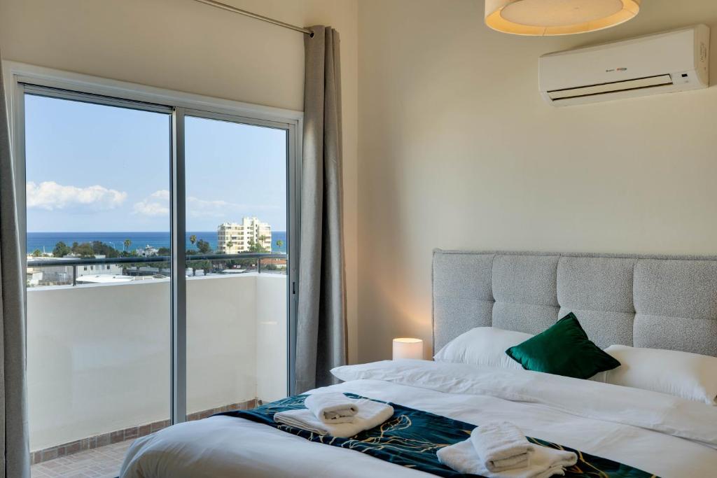 Charming 3-Bed Duplex with Stunning Sea View 2