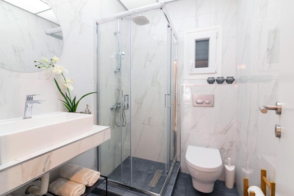 F & B Collection - 2 Bedroom Flat 8