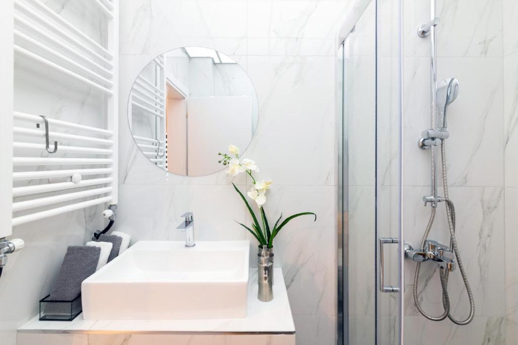 F & B Collection - 2 Bedroom Flat 3