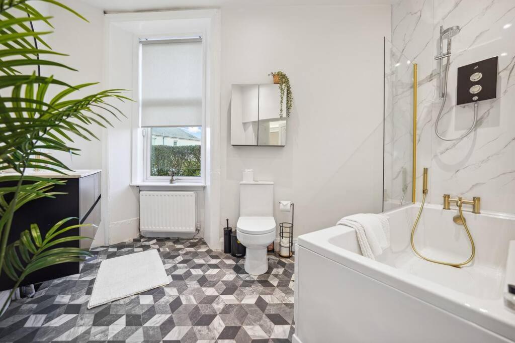 Large Terraced Home with Parking 3