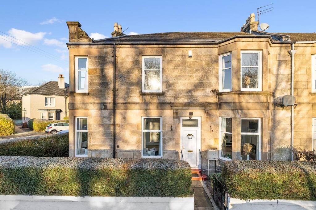 Large Terraced Home with Parking 6