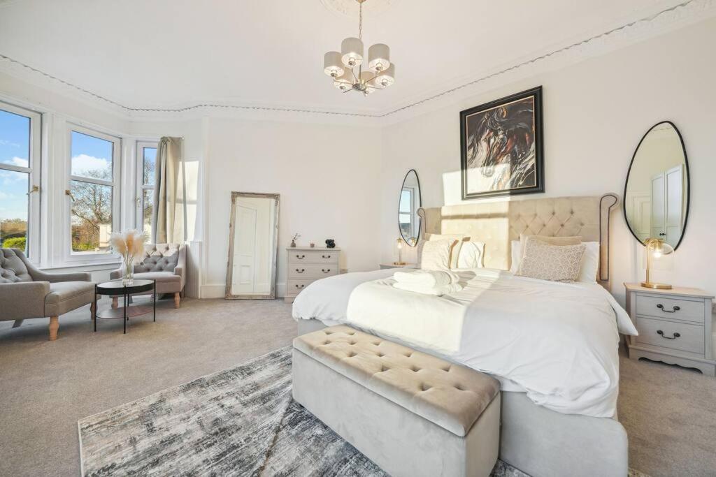 Large Terraced Home with Parking 2