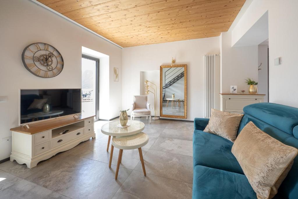 Lora luxury villa , with lake view 3