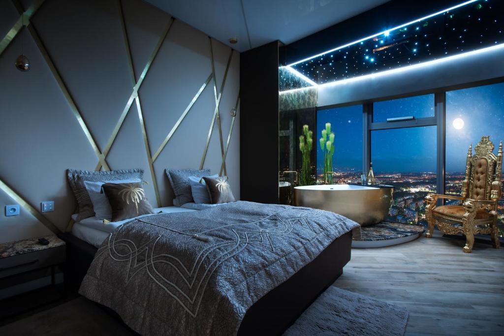 30th+ Floor Apartments in Sky Tower 5