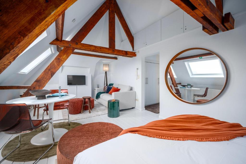 THE BLUE HOUSE - Guest Suite 2 1