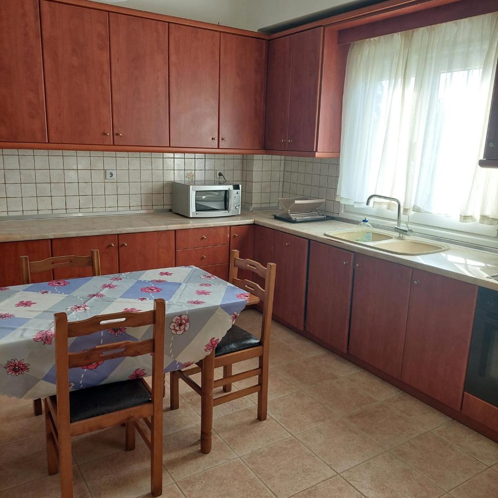 Paikos Townhouse, Hot Springs 4