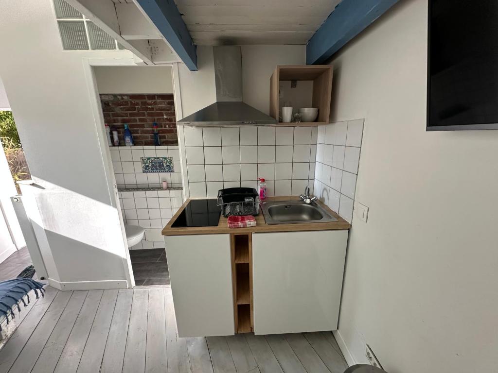 ECO STUDIOS mezzanine wifi stationnement rue gratuit terrasse dans jardin 6